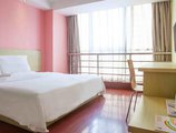 7Days Inn Foshan Kuiqi Lu Huayi Zhuangshi Cailiao Cheng в Фошань Китай ✅. Забронировать номер онлайн по выгодной цене в 7Days Inn Foshan Kuiqi Lu Huayi Zhuangshi Cailiao Cheng. Трансфер из аэропорта.